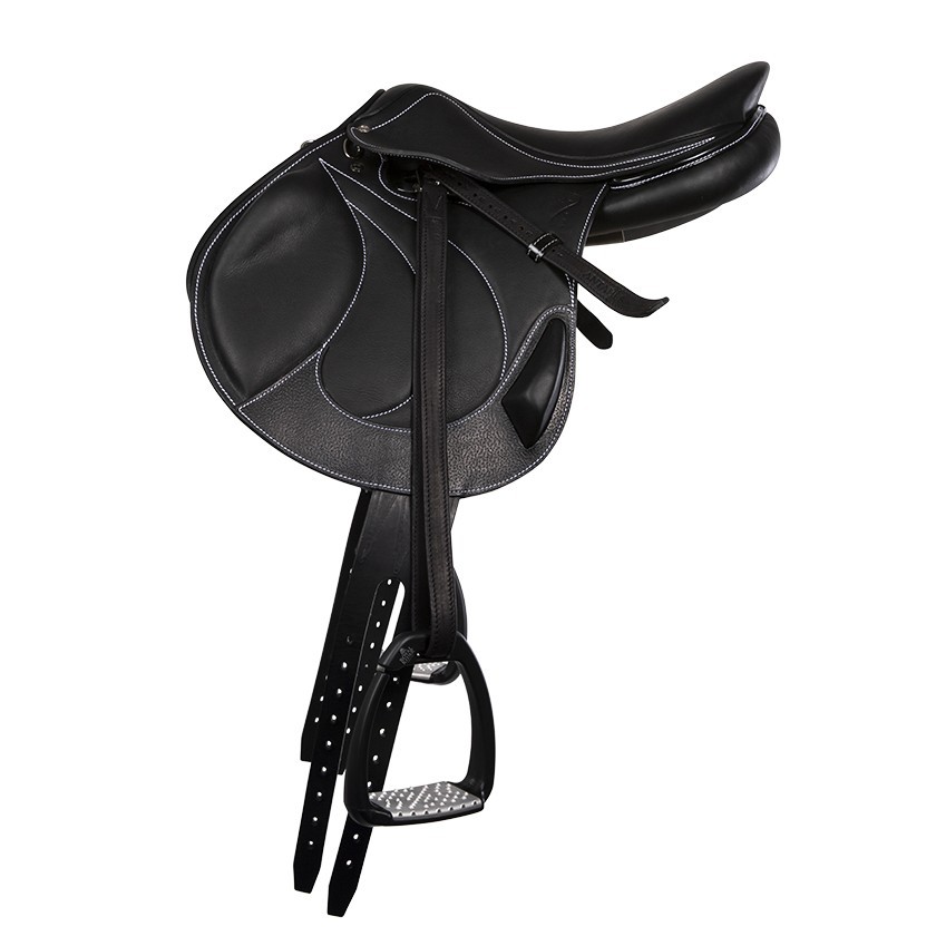 Mono flap jumping saddle