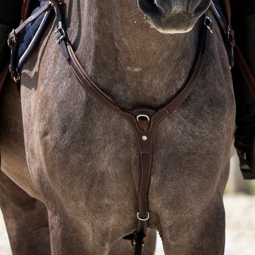Precision leather breastplate for mono flap saddle