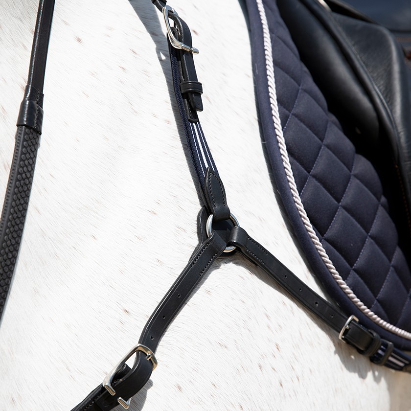 Precision leather breastplate for mono flap saddle