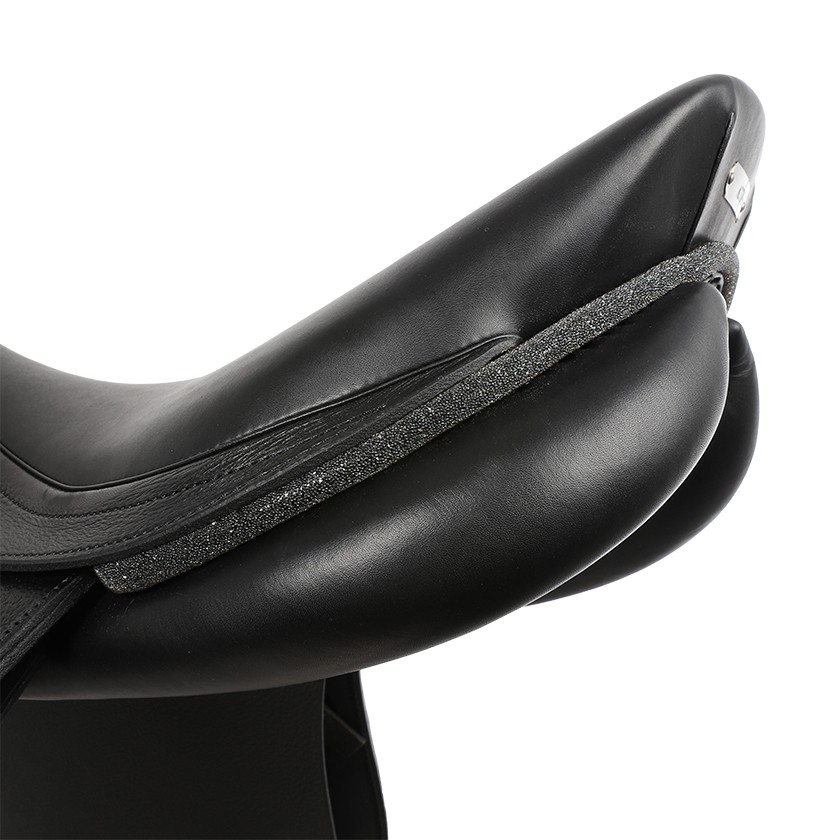 Active jumping saddle