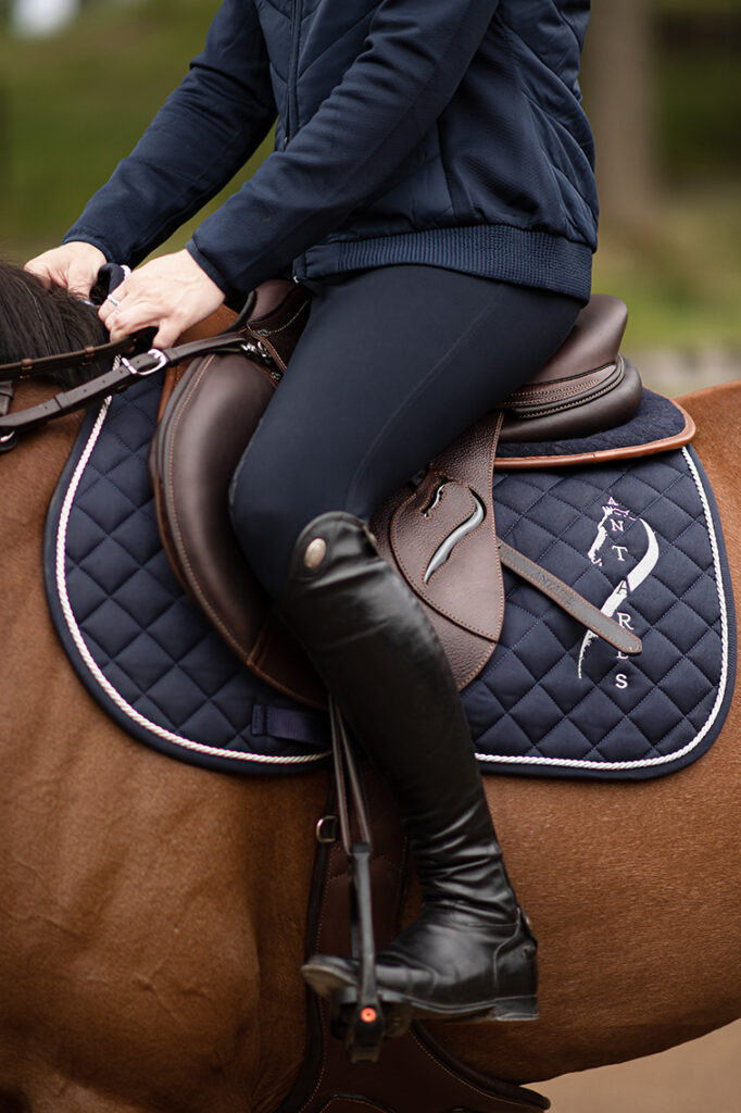 Properly positioning your saddle on your horse's back can make all the difference in its comfort and performance.