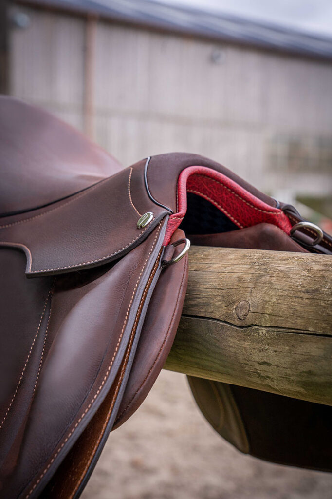 custom saddle extra contact 